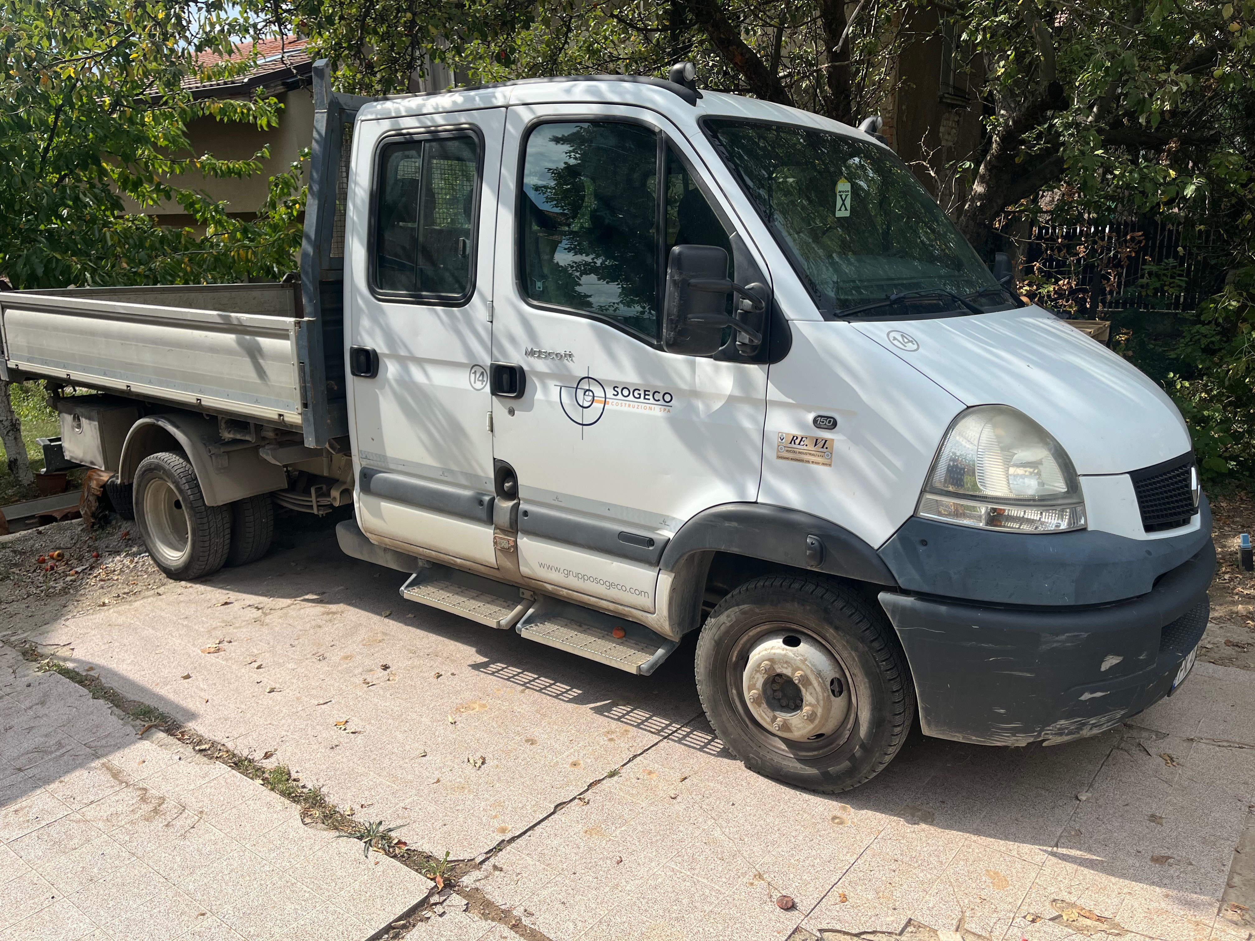 Renault Mascott самосвал 7-местен.