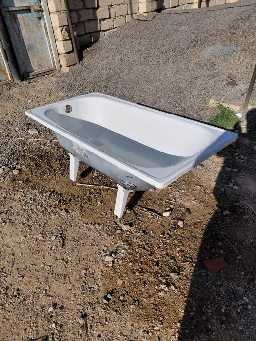 Жеңіл темір ванна сатылады.