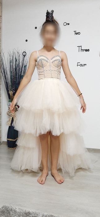 Corset+fustă 550 lei