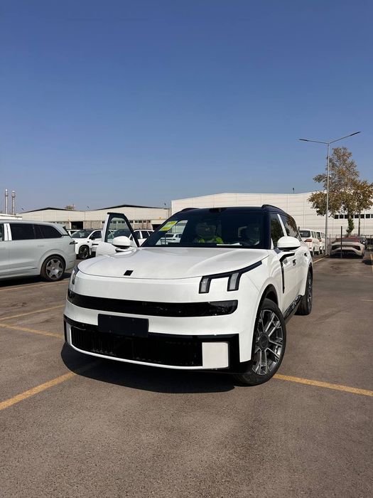 Lynk&Co 900 гибрид