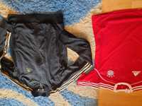 Bluzā neagrą și tricou rosu, ambele marca  Adidas