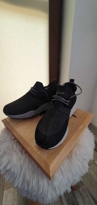 vând adidași Puma