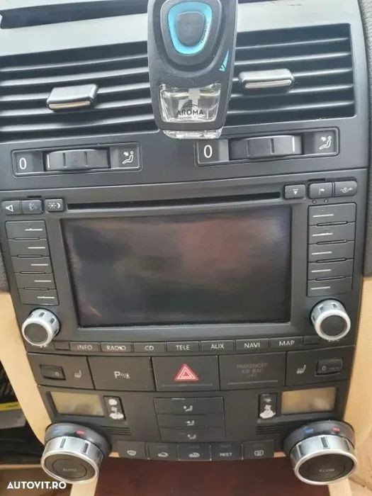 Dezmembrez Vw Touareg an 2006 motor 2.5 tdi R5 tip BAC BPE 128 kw 174 cp radio navigatie cd player touchscreen catalizator filtru particule timonerie nuca schimbator etrier etriere 4 6 pistoane stanga dreapta fata spate caseta directie dezmembrari piese