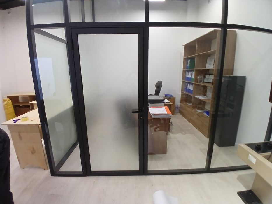 Матирование перегородки тонировка офиса окна