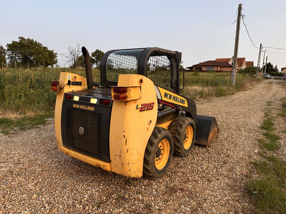 Bobcat / New Holland L215 Incarcator Frontal 2011