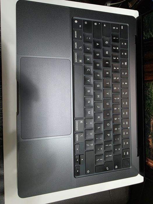 MacBook Pro 14" cu cip Apple M3 PRO  18GB 512GB SSD Garantie IMPECABIL