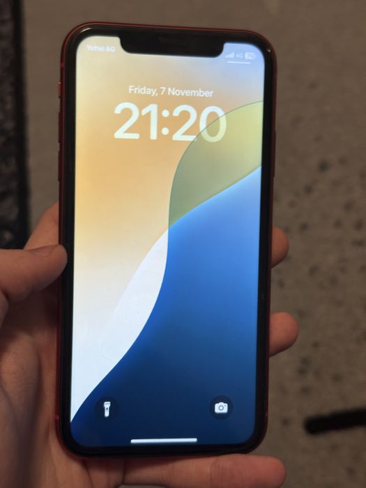 iPhone 11 64гб червен с кутия