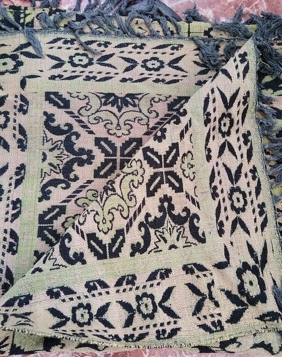 Ръчно тъкан вълнен килим от 80-те години