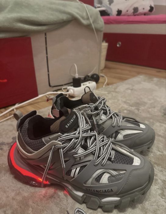Vand balenciaga track led