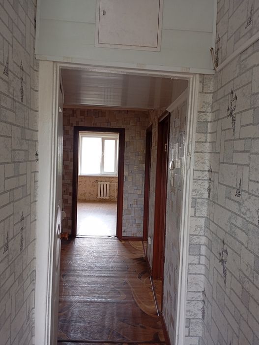 Продается 3- комнатная квартира в хорошем районе напротив Атлантиды