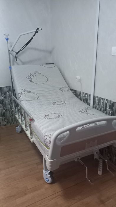 Болнично легло с механизъм