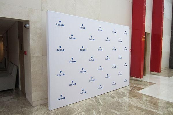 Натяжка и установка баннеров и фотозоны