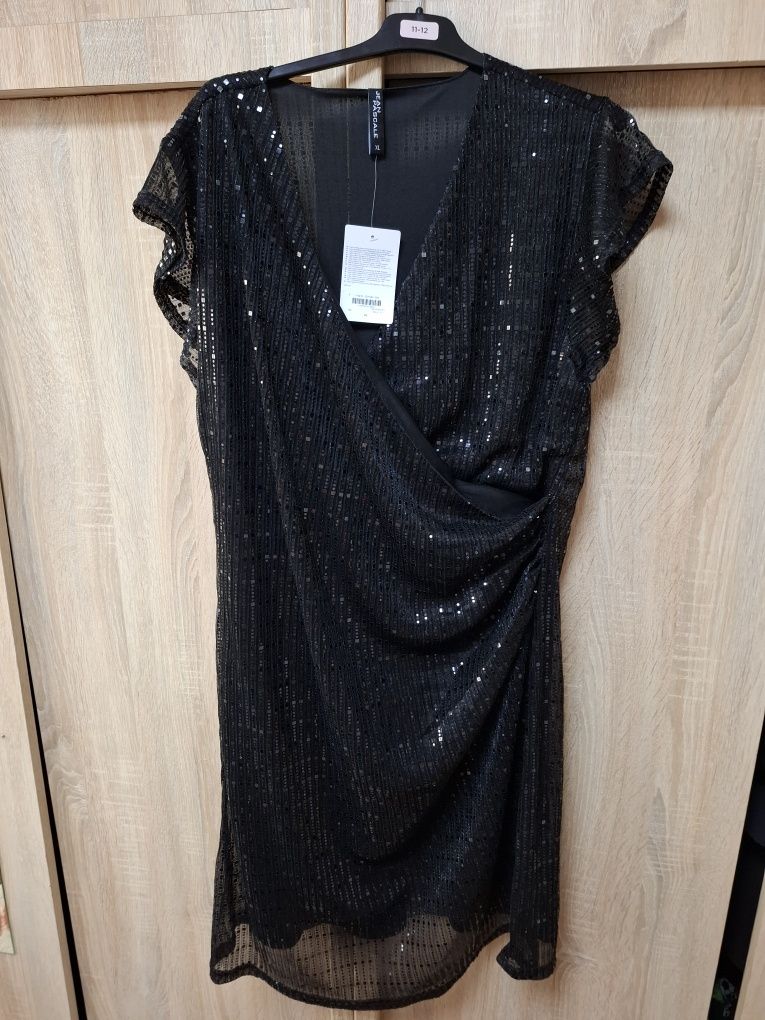 Vând rochie XL noua
