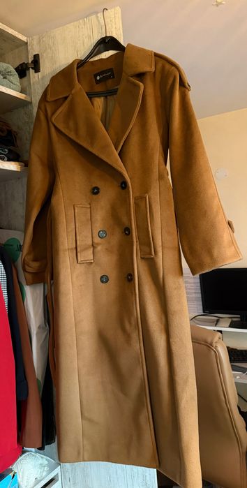 Дълго палто в цвят камел