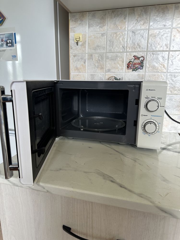 Микроволновая печь. Бренд Midea.