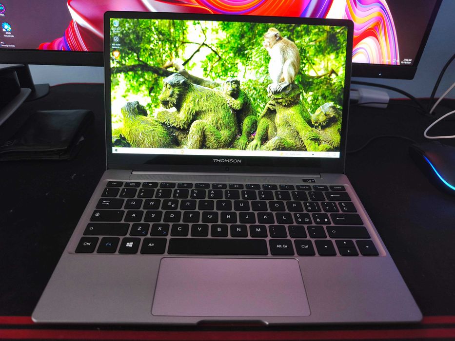 Vand laptop Thomson in stare buna!