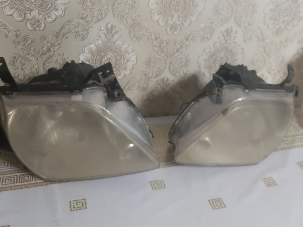 Фары Мазда Мпв 2 штуки