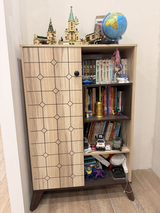 Стол и шкаф в детскую комнату