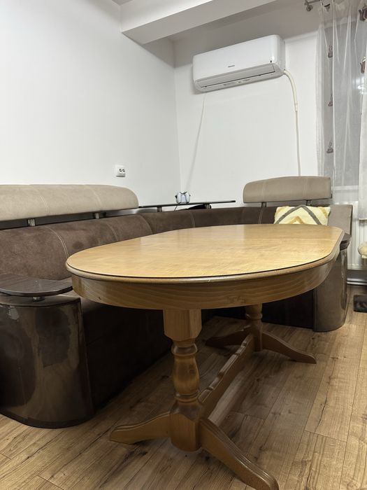 Masa extensibila pentru 10-12 persoane