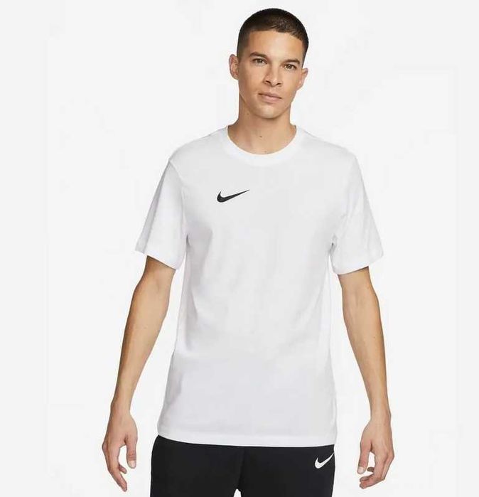 Мъжка тениска Nike CW6952-100 XL размер