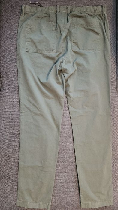 Pantaloni chino relaxed kaki