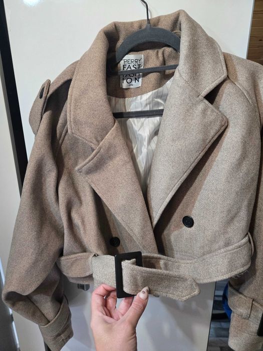 Модерно късо палто