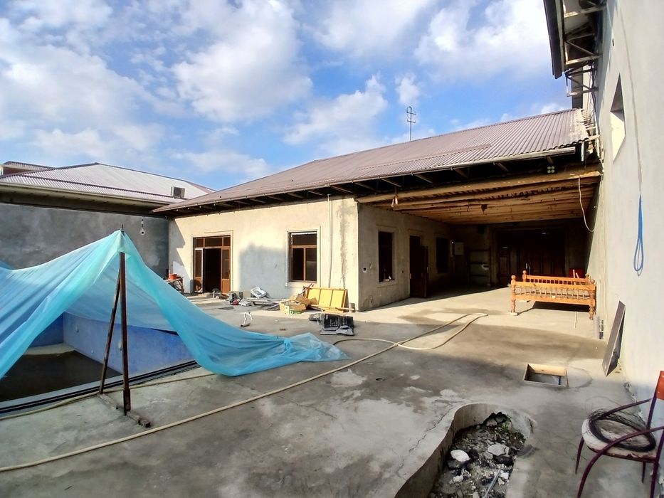 6 sotixli hovli Dahbet, Choynik Piola