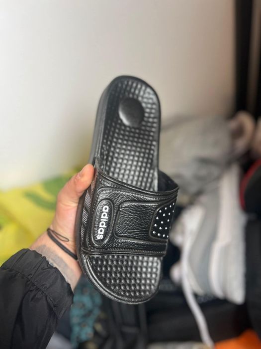 Șlapi unisex de vanzare