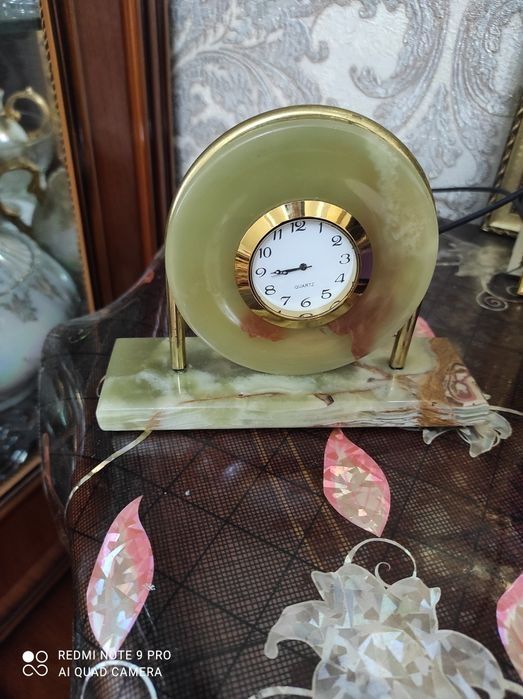 Настольные часы Quartz