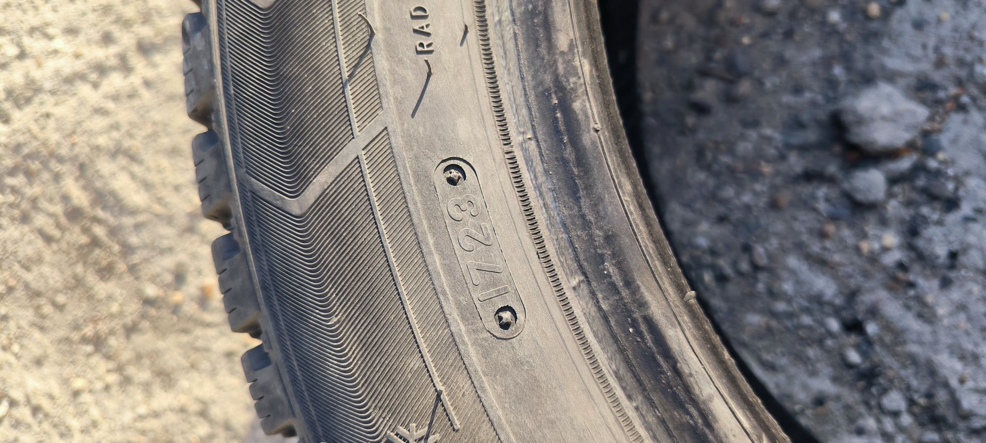 Продам резину Triangle ice link 215/55/R17