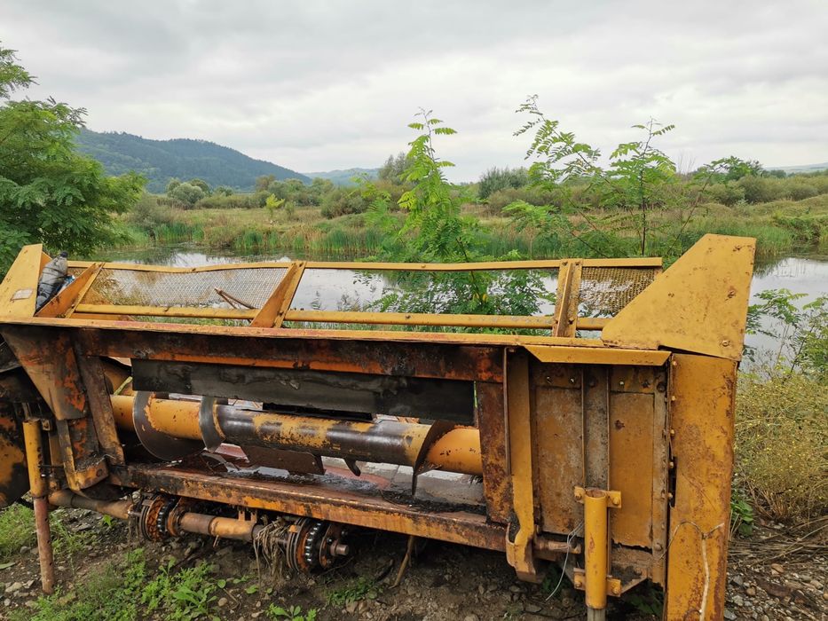 Vând masa porumb oros fără tocător pe 4 rânduri prindere claas