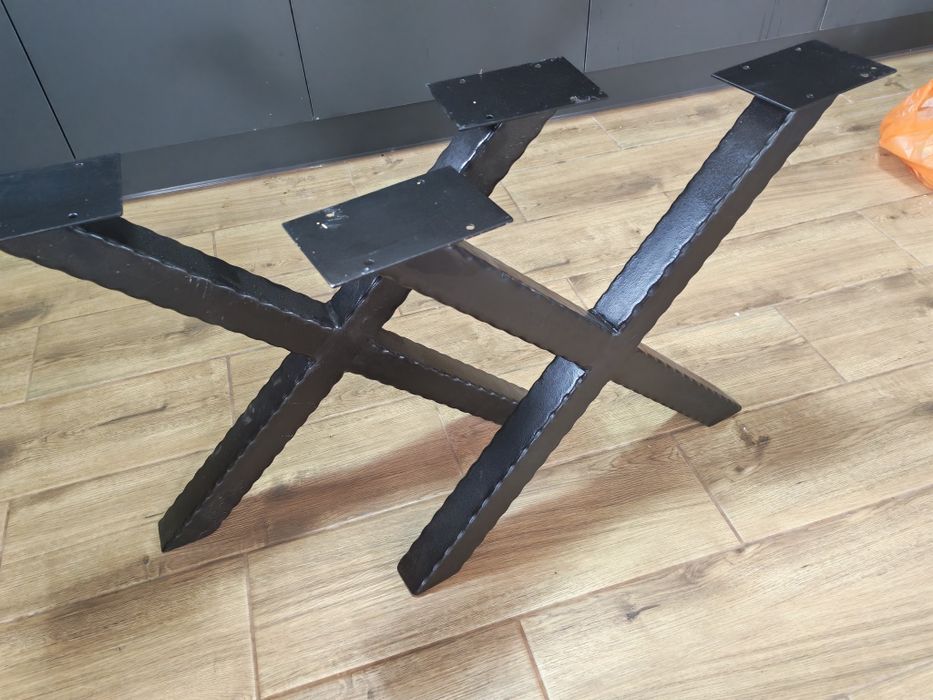 Крака за холна маса