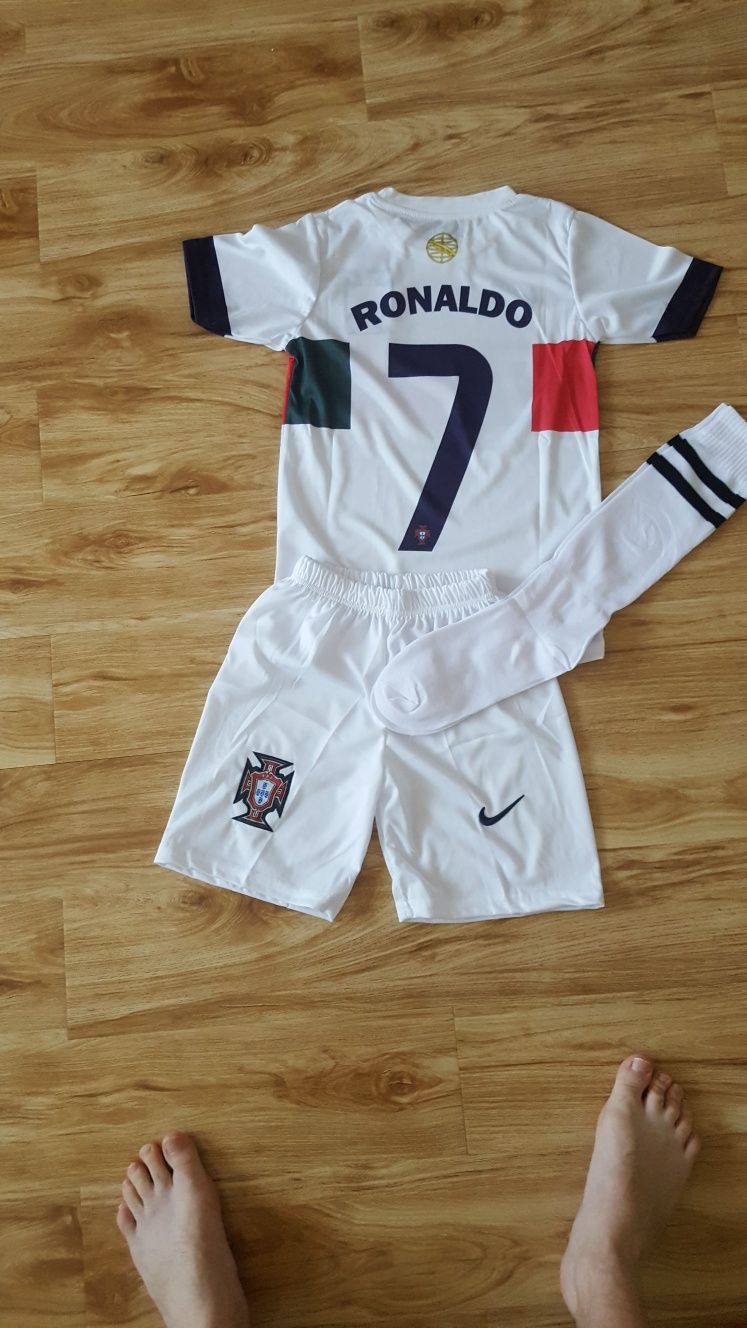 Echipament fotbal copii 5-14 ani . Model nou portugalia -ronaldo !