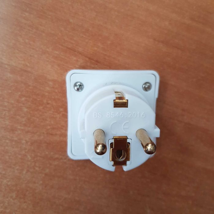 Adaptor priza UK