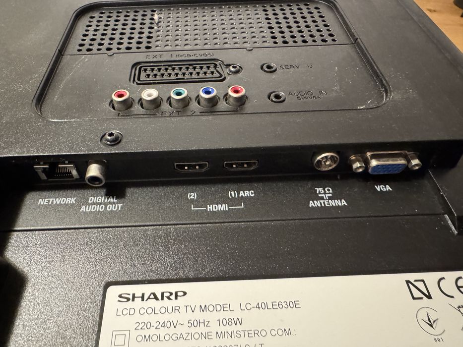 TV Sharp diagonala 101 cm