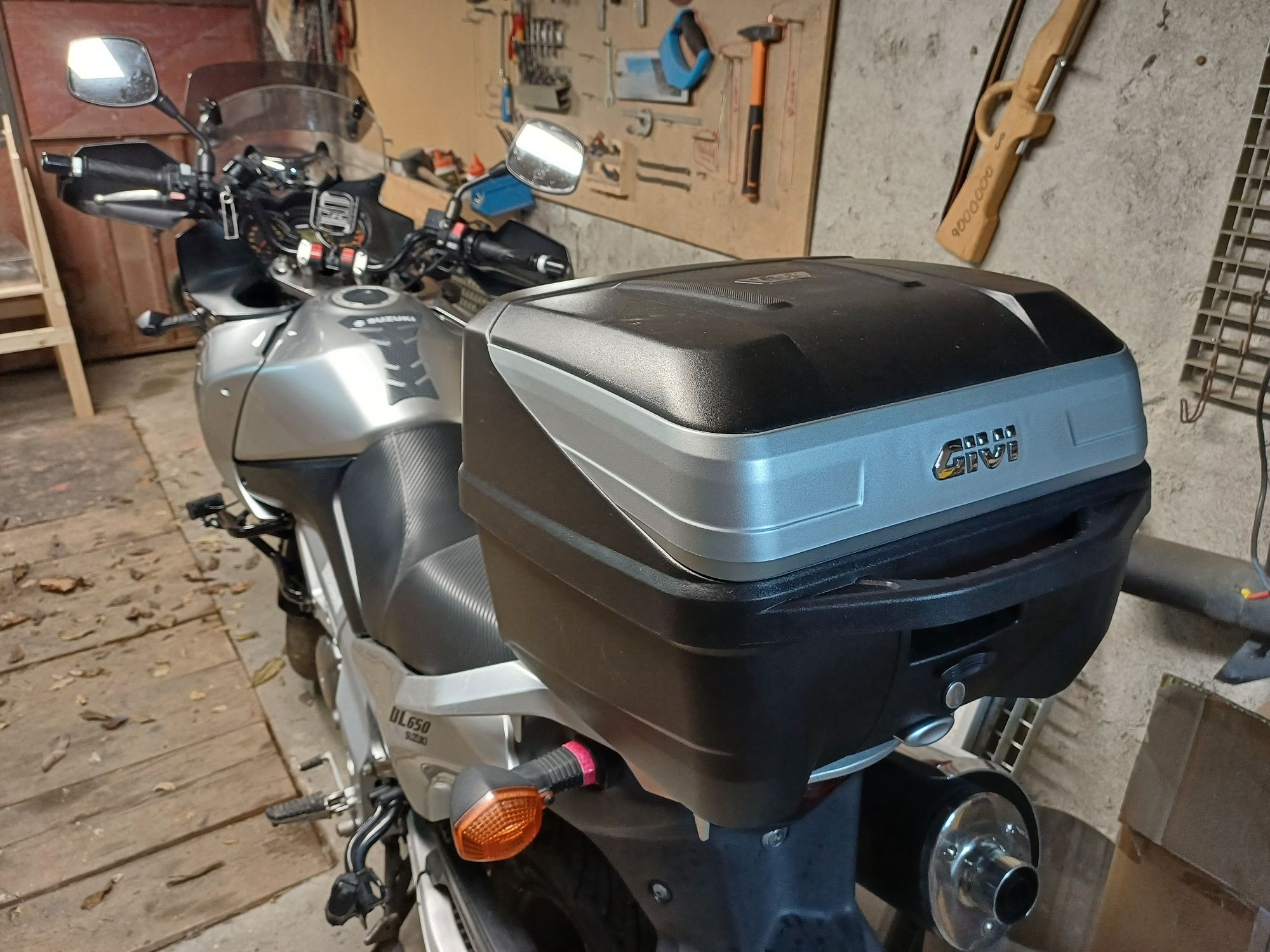 Se vinde Suzuki vstrom DL650 , 49000km