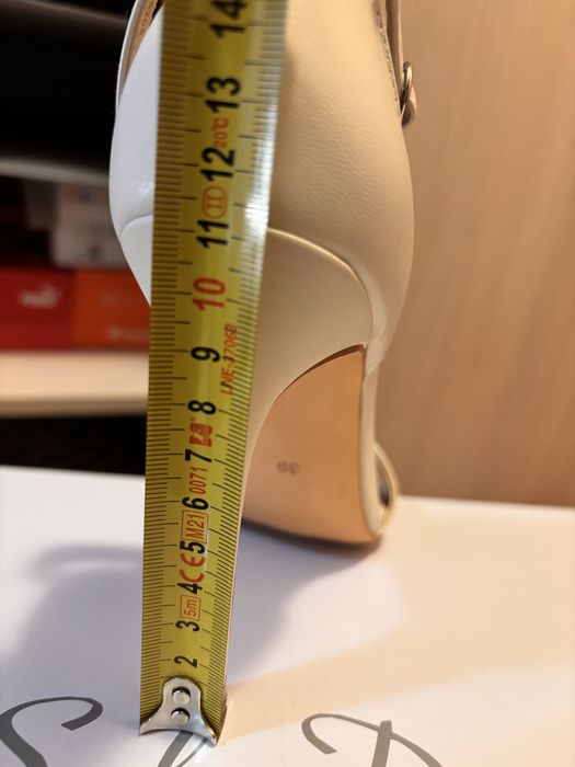 Sandale albe de piele 39