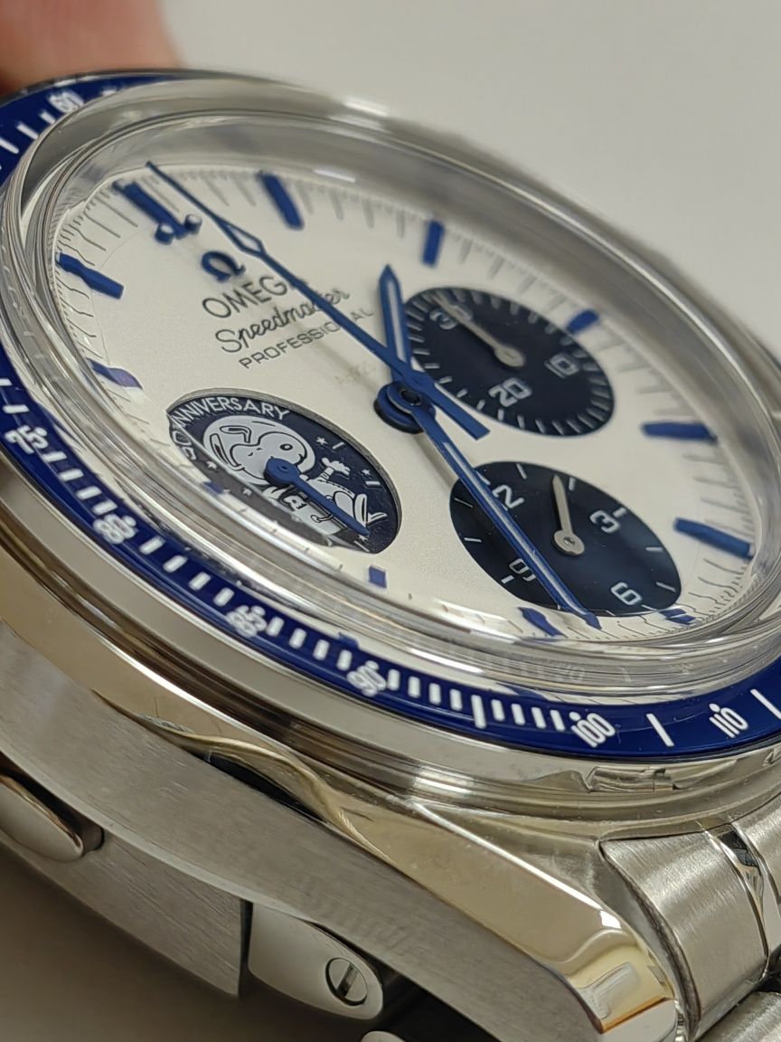 Omega Speedmaster Silver Snoopy 50th anniversary Edition chronograph
