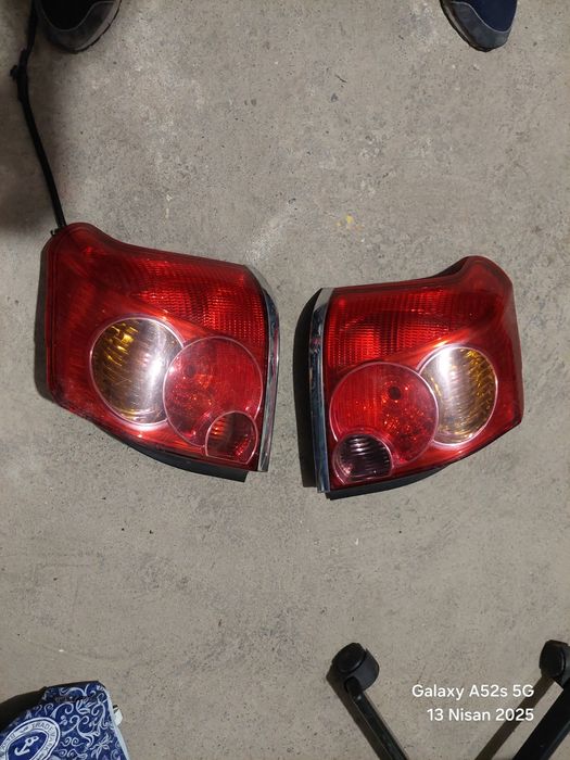 Фарове и стопове за Тойота авенсис