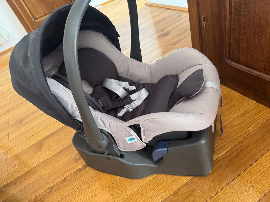 Vând cărucior 3ini Inglesina