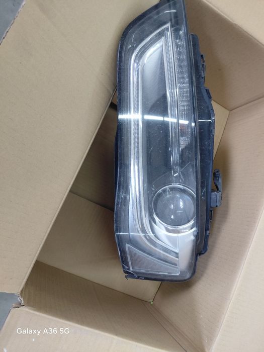 Far audi  a4 b6 sticla sparta