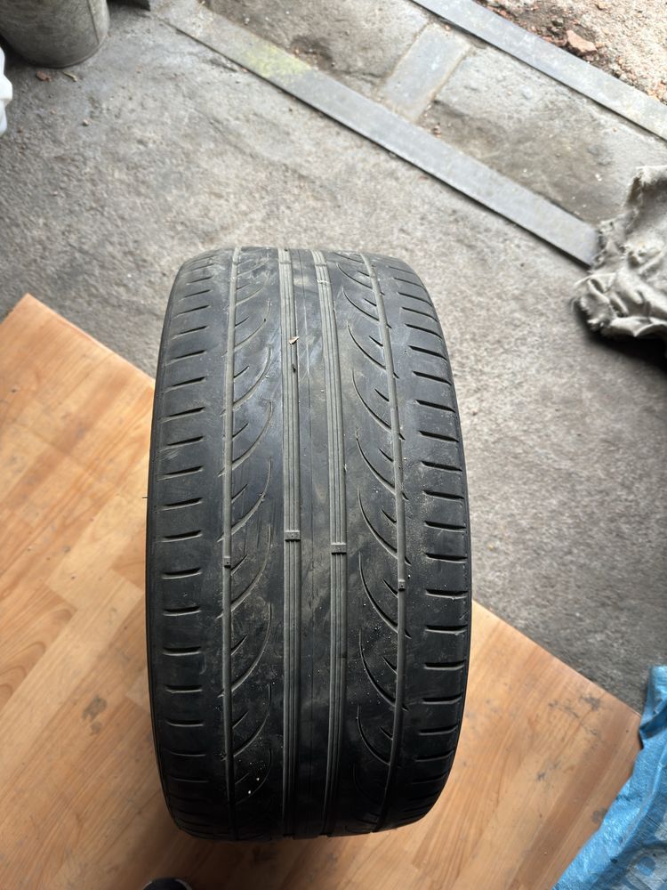 Продам резину, 1 балон Hankook R18 235x40.