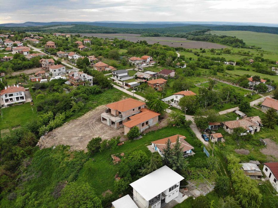 Къща за гости с магазин в с. Горица