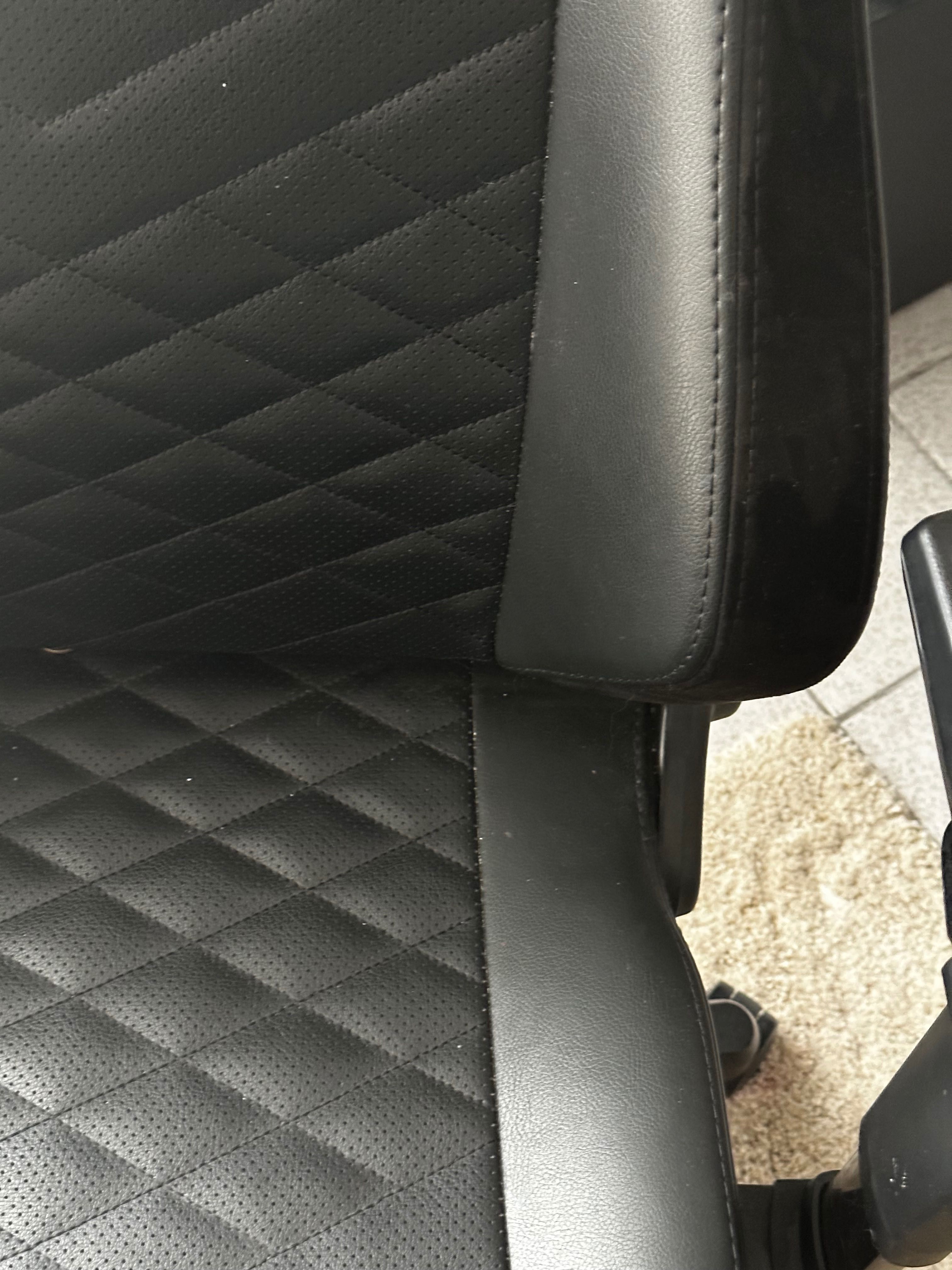 Гейминг стол NobleChair Hero черен