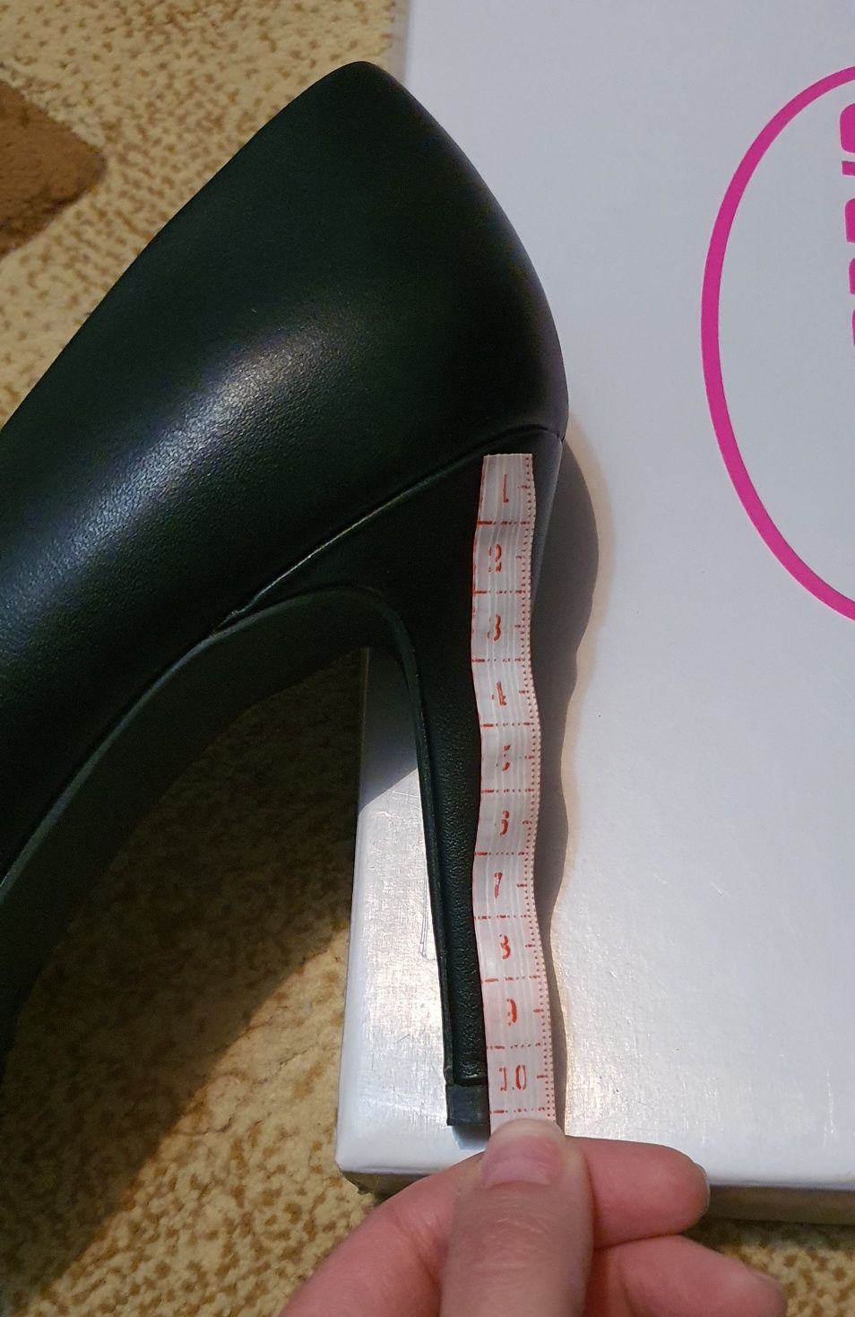 Stiletto negru cu toc inalt