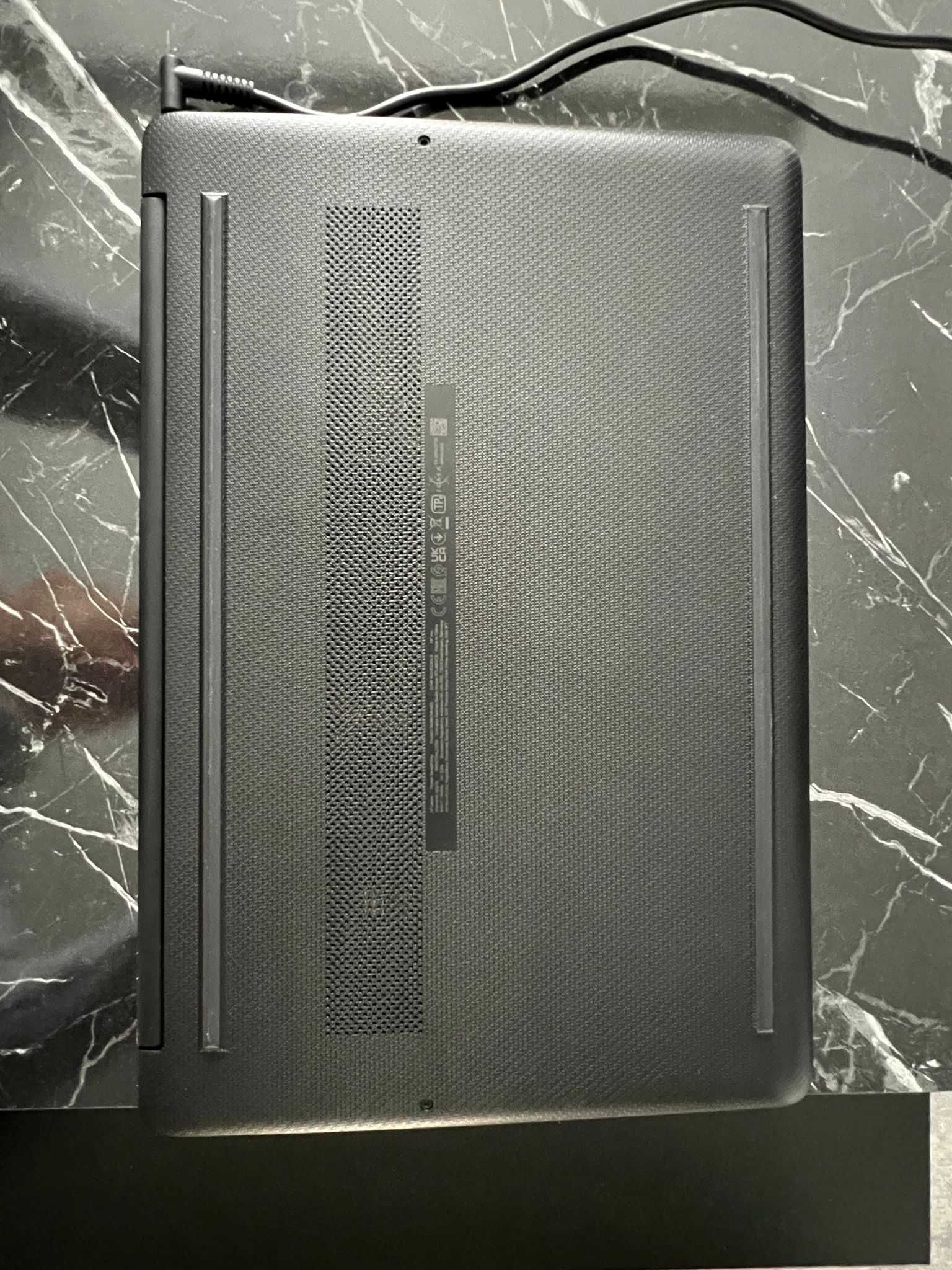 Vand Laptop HP - stare impecabila +geanta HAMA cadou