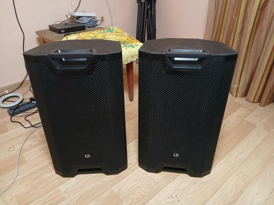 De vânzare Boxe active  și Blutut putere 1000w  preț  900  euro