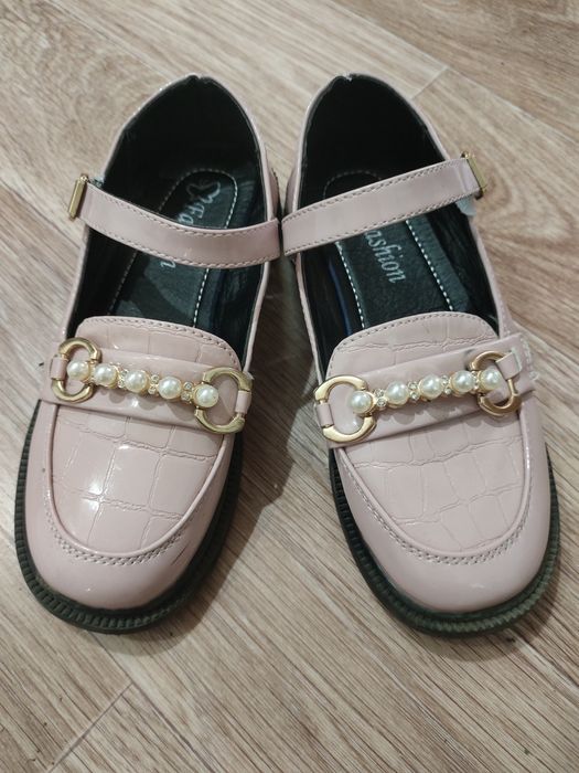 Продам туфли для девочки