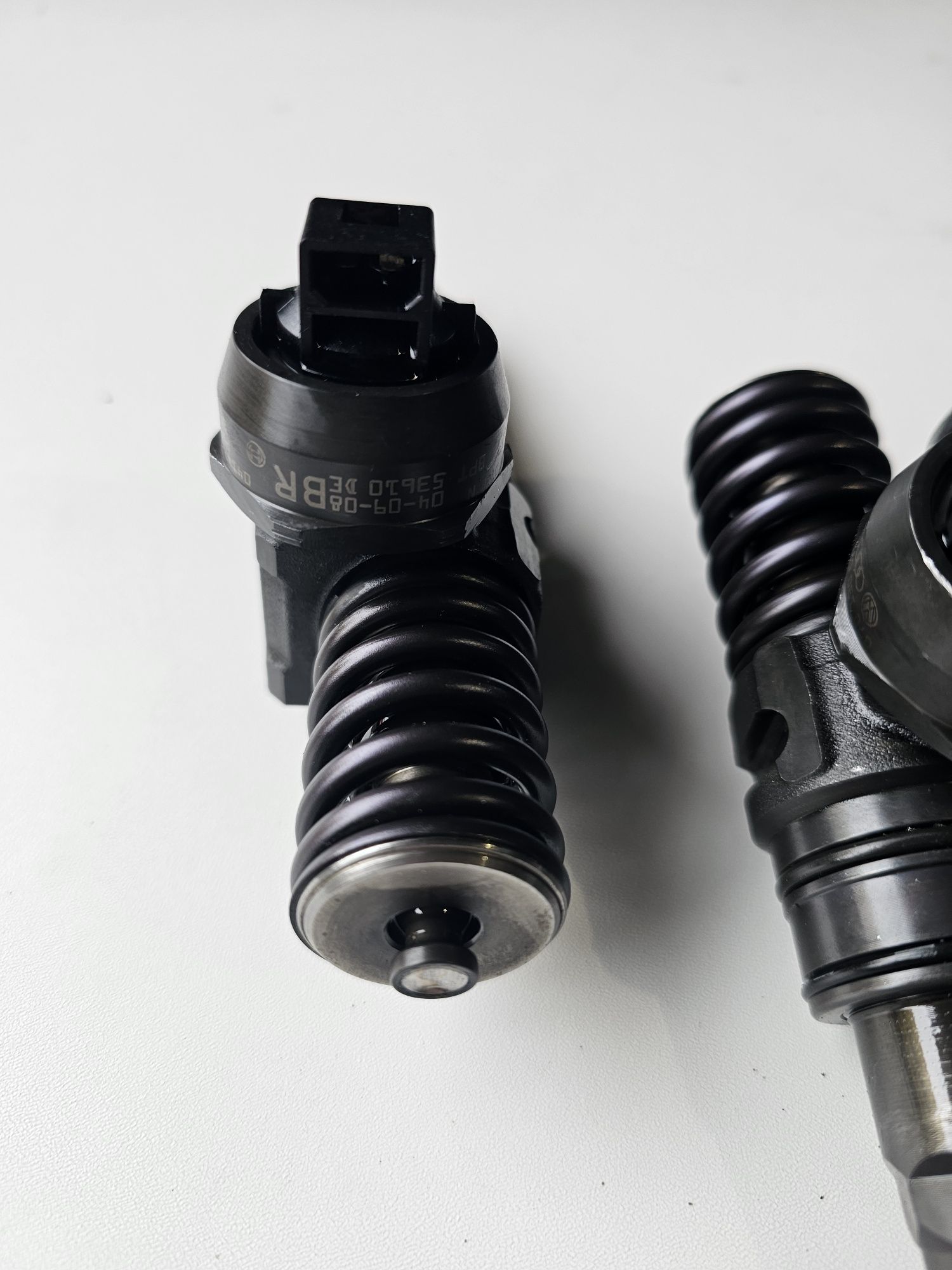 Injector original Volkswagen Transporter T5 / Touareg 2.5TDI AXE / BAC