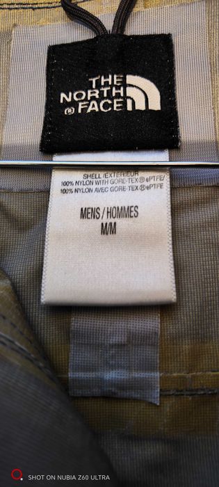 Vând Geaca the north face